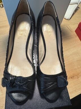Prada Black Leather Women’s Ballet Flats with Knotted Bow